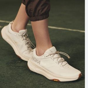 HOKA Women's Transport Eggnog / Eggnog size  6 NEW